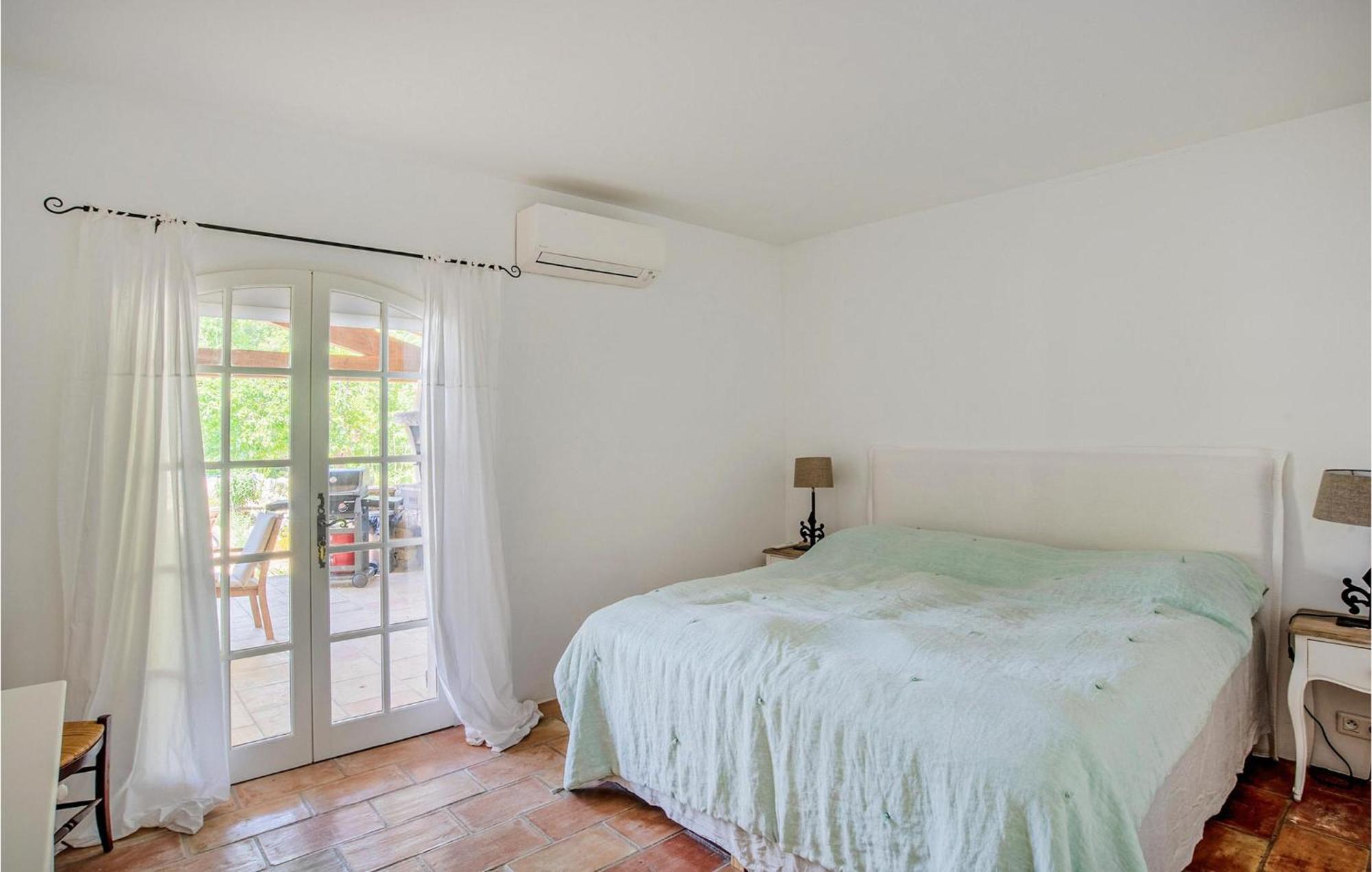 6 Bedroom Pet Friendly Home In Carcès エクステリア 写真
